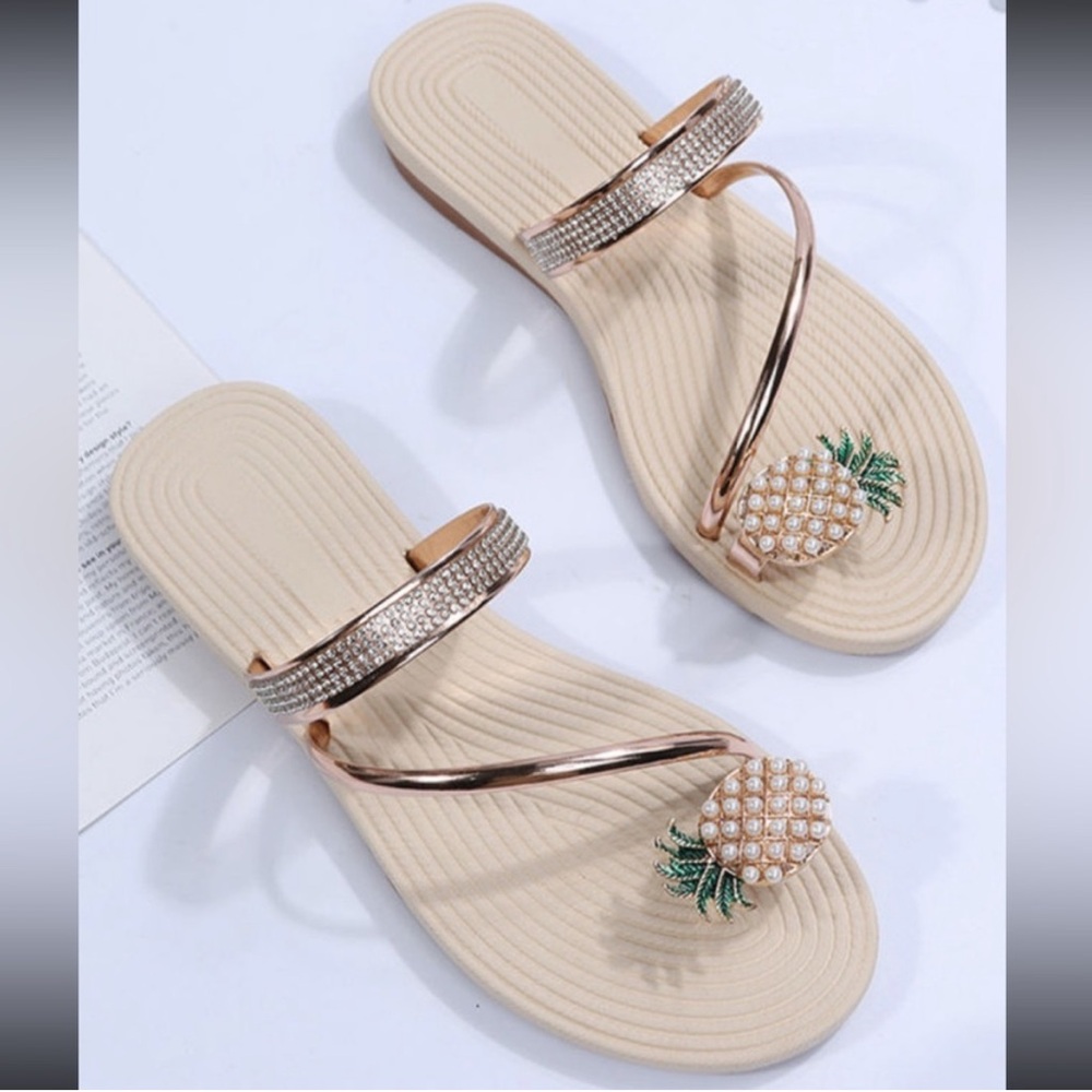 Gold Pearl studded Pineapple Sandals. Size 7